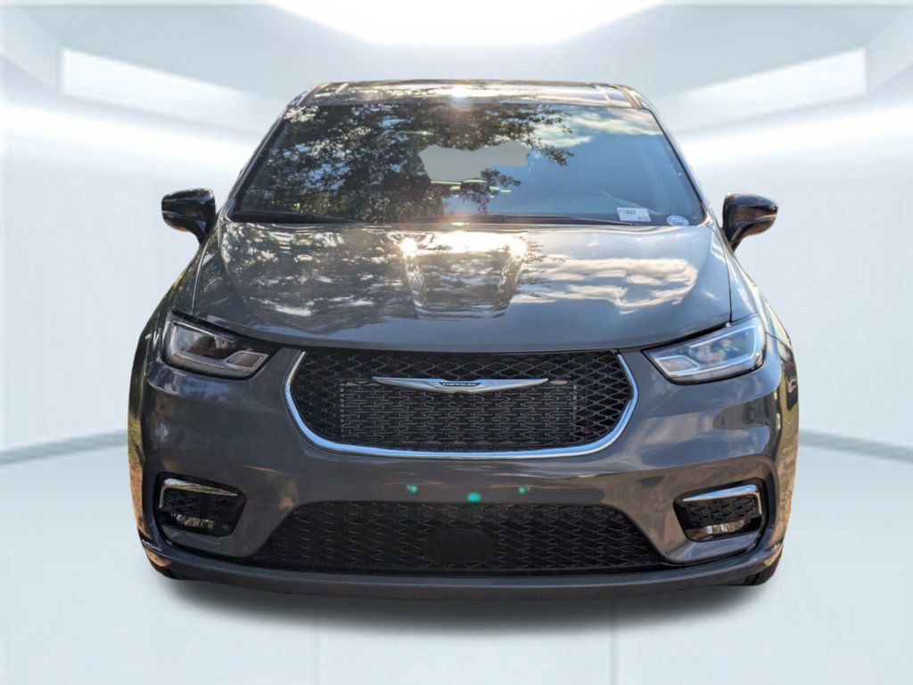 Used 2025 Chrysler Pacifica Select image 10