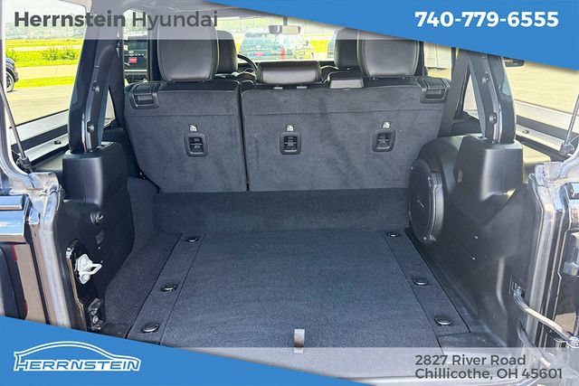 Used 2021 Jeep Wrangler Unlimited Sahara w/ Cold Weather Group AWD/4WD image 16