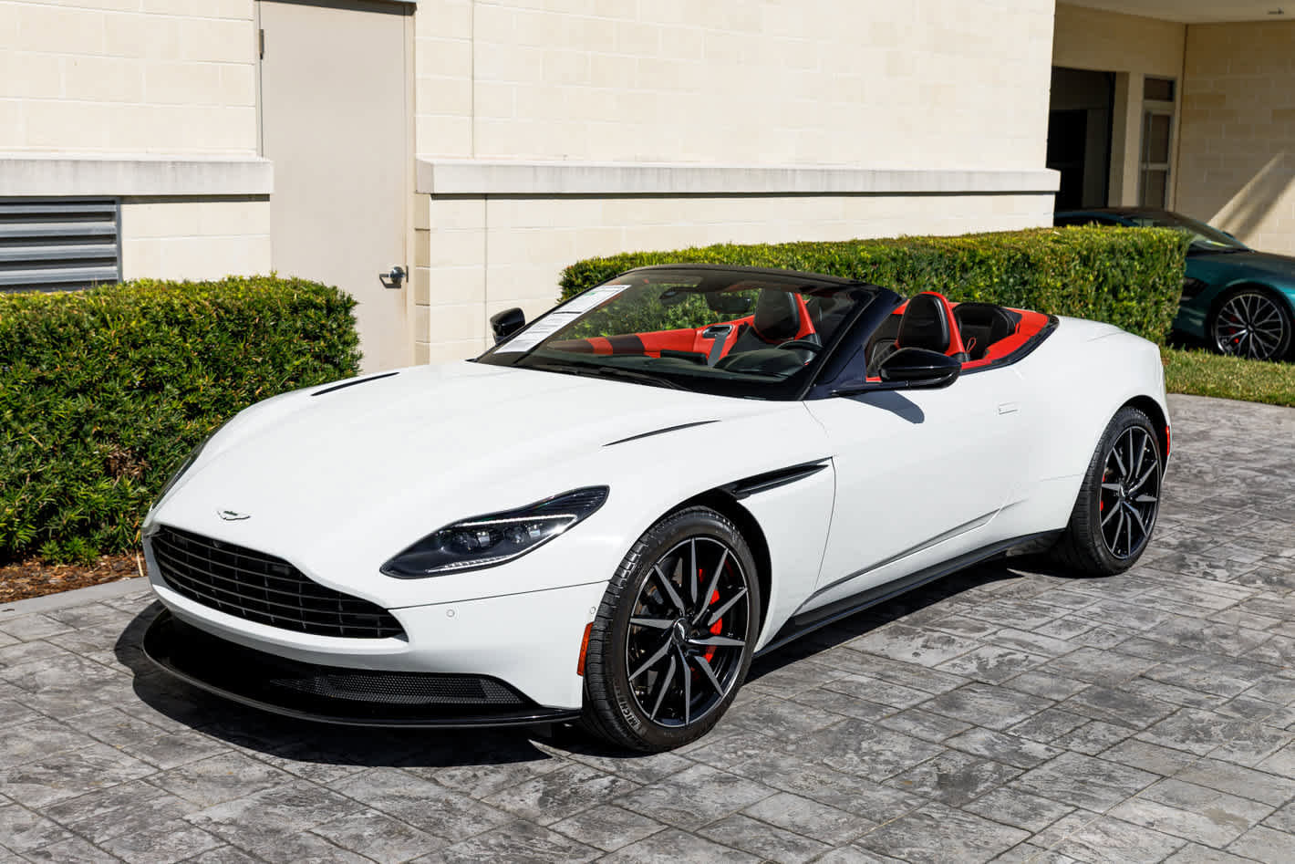 Used 2019 Aston Martin DB11 Volante image 35