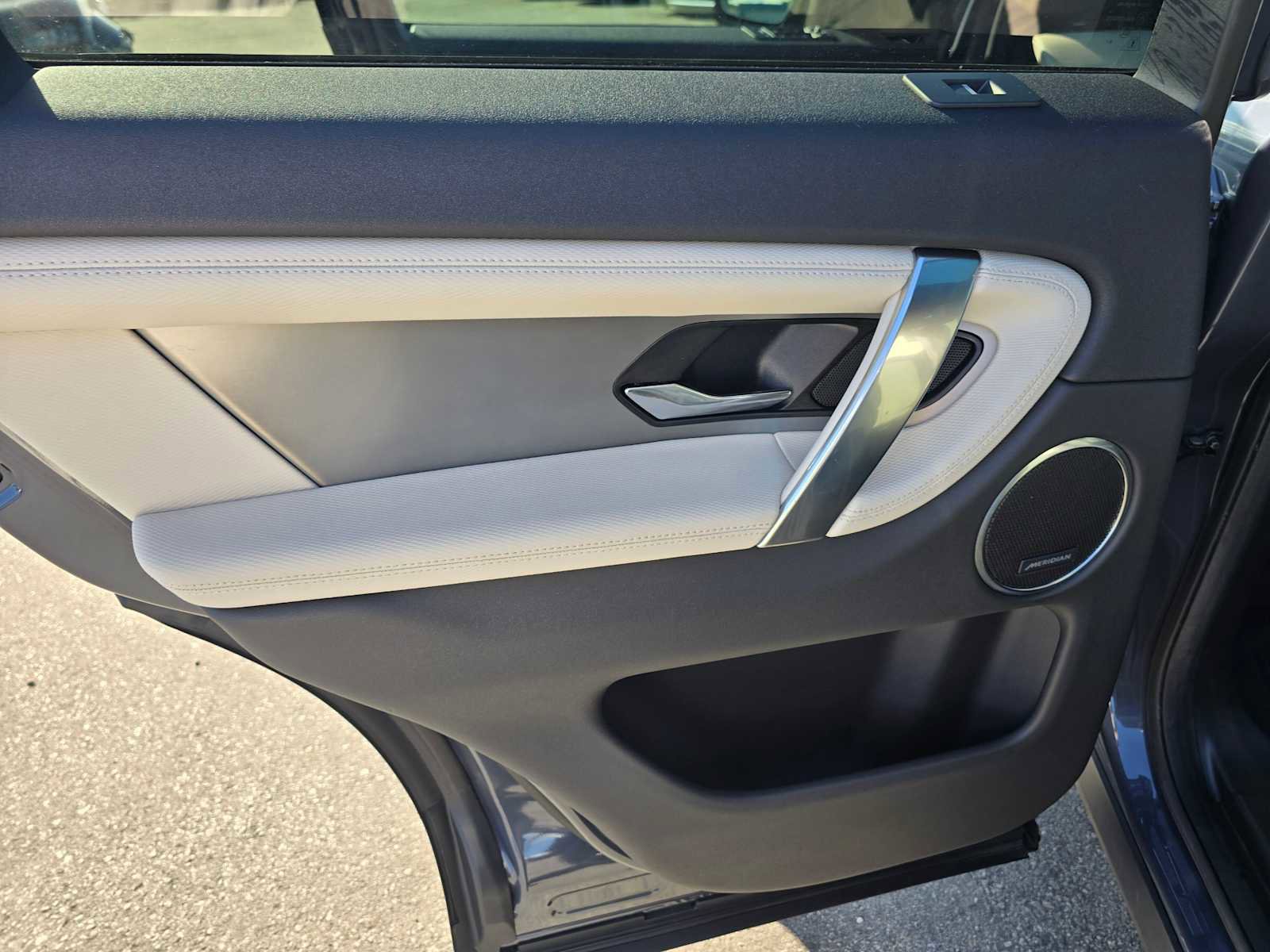 Used 2025 Land Rover Discovery Sport Dynamic SE image 19