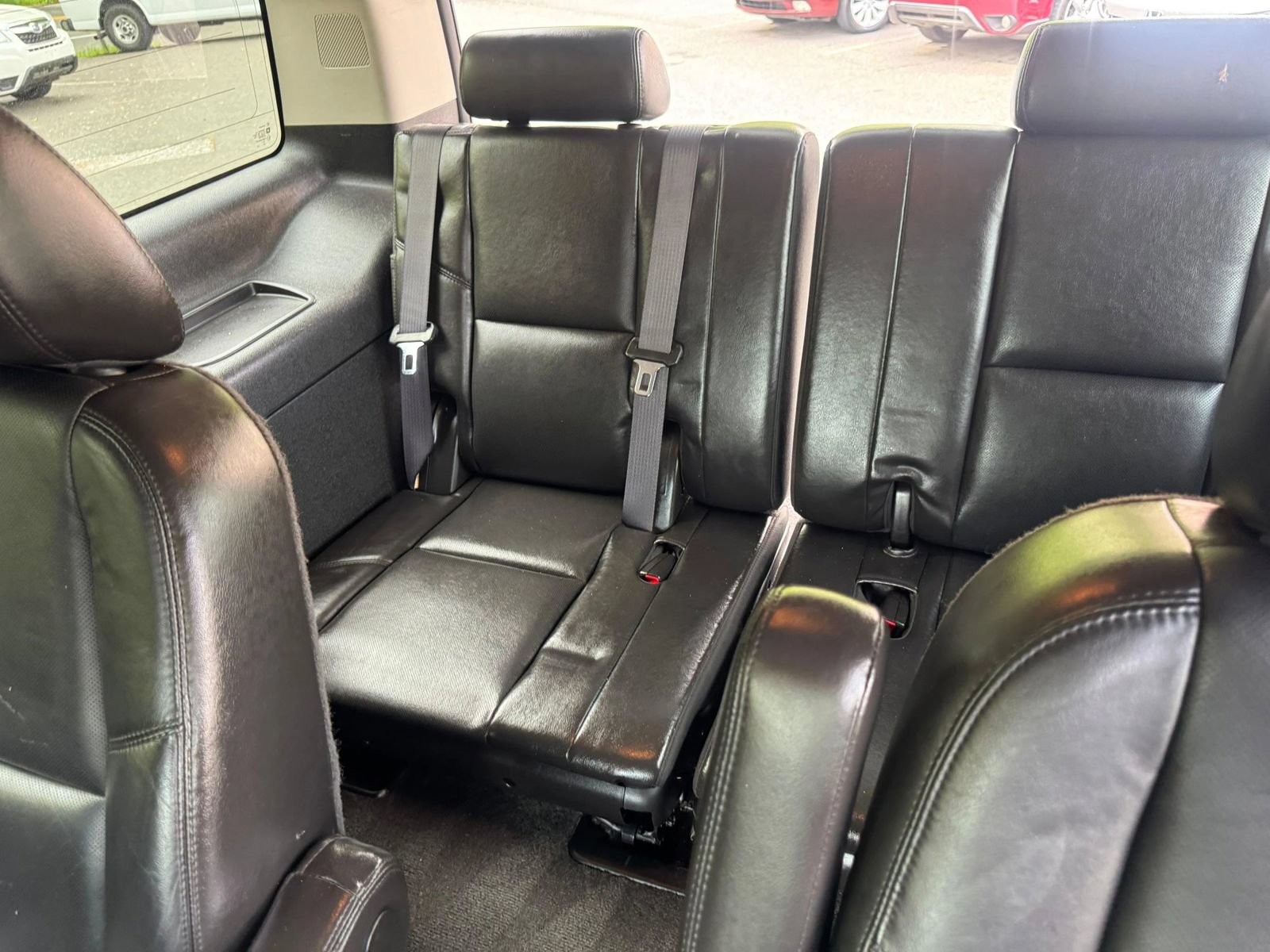 Used 2011 Cadillac Escalade Premium AWD/4WD image 18