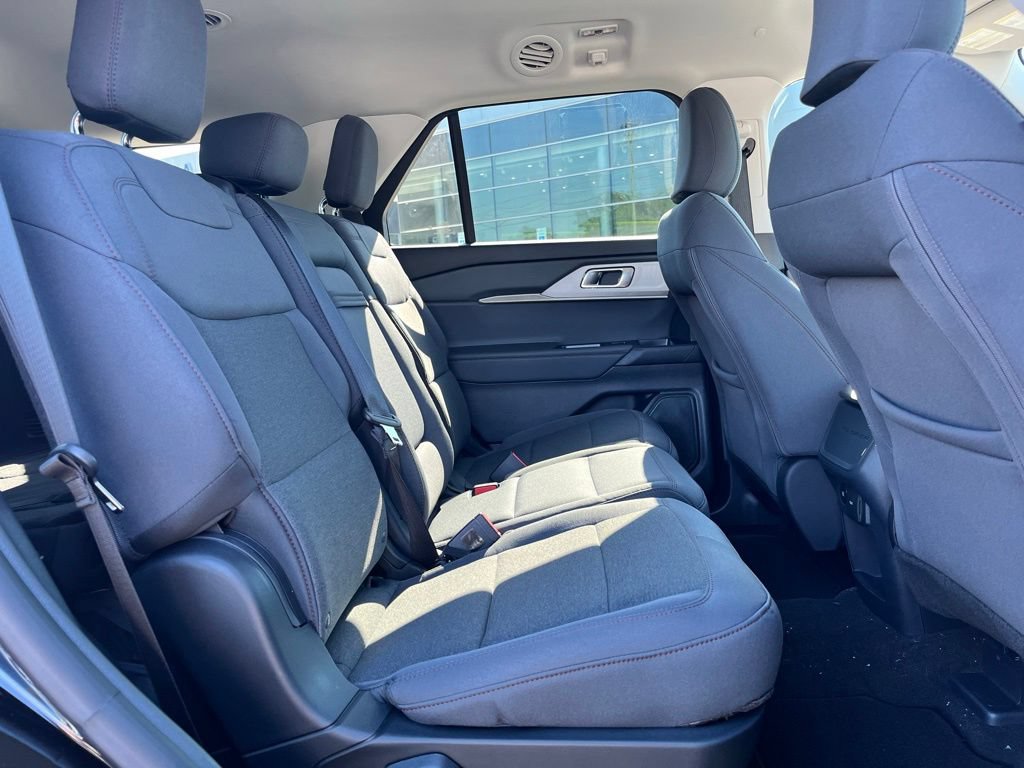 New 2026 Ford Explorer Active RWD image 8