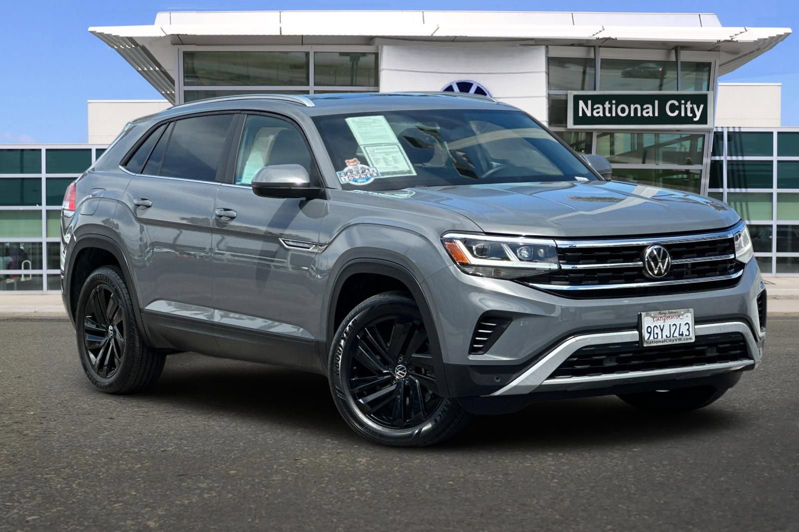 Used 2023 Volkswagen Atlas Cross Sport SE w/ Panoramic Sunroof Package AWD/4WD image 2
