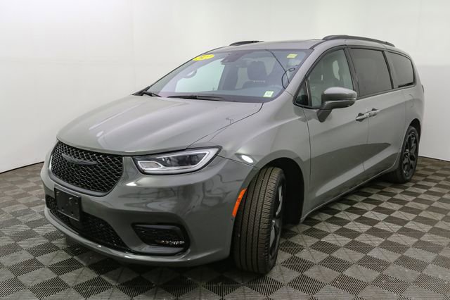 Used 2022 Chrysler Pacifica Touring-L w/ Uconnect Theater Family Group AWD/4WD image 5