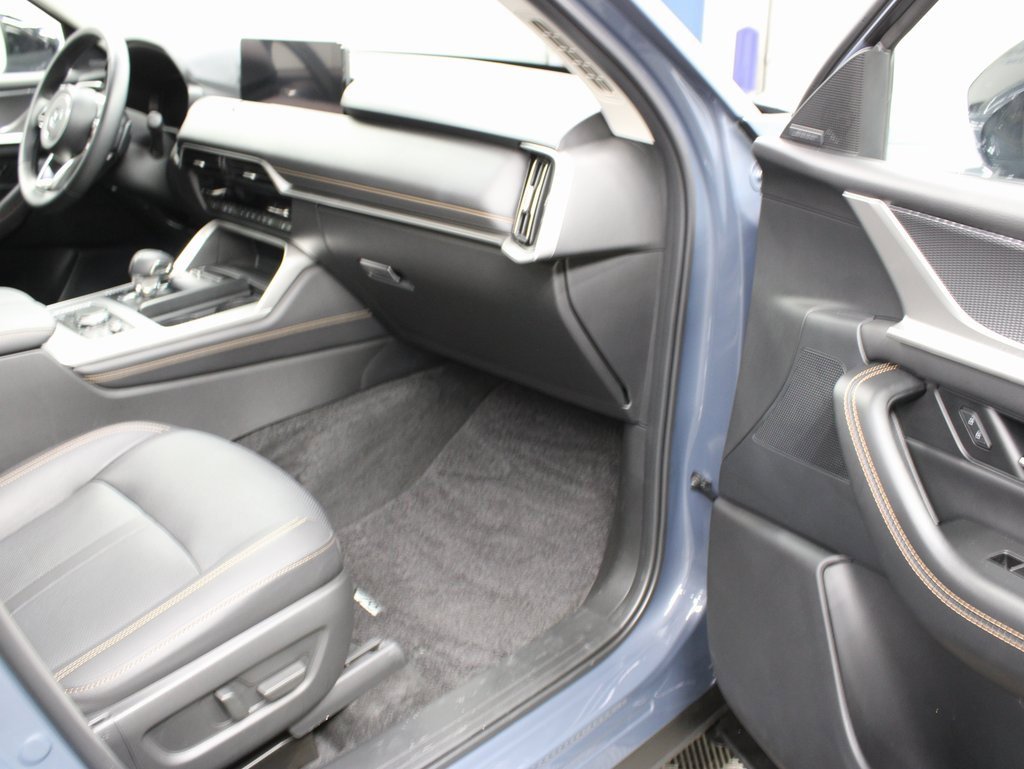 Used 2025 MAZDA CX-70 Plug-In Hybrid w/ Premium Pkg image 25