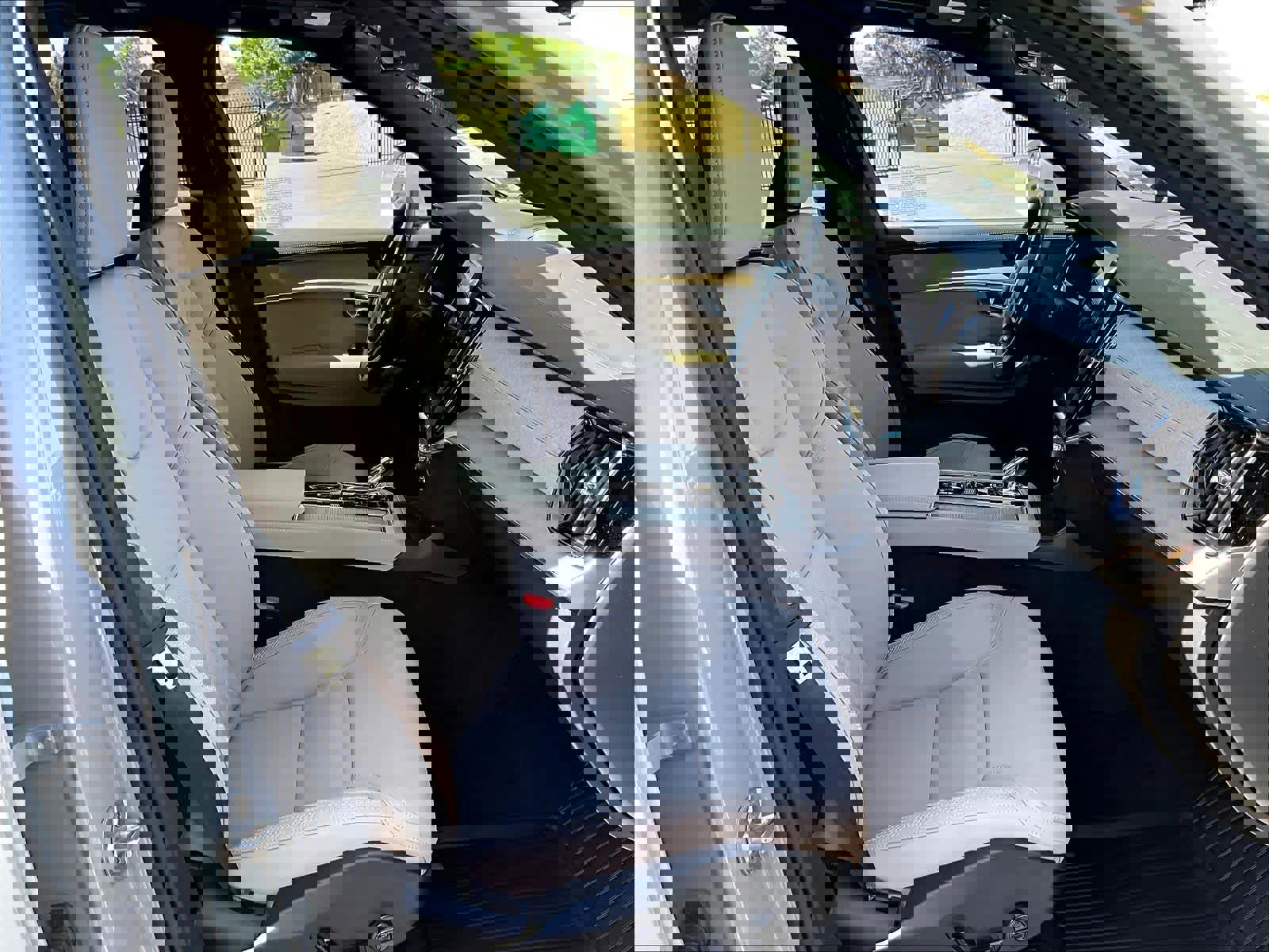 Used 2026 Volvo XC90 T8 Plus w/ Protection Package Premier image 9