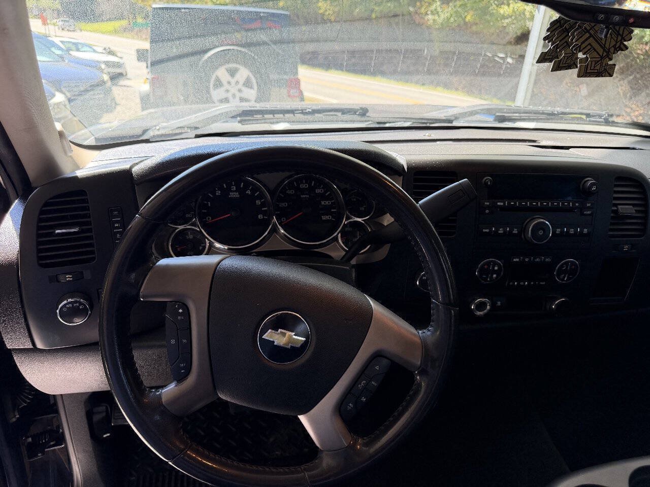 Used 2011 Chevrolet Silverado 1500 LT w/ All-Star Edition AWD/4WD image 4