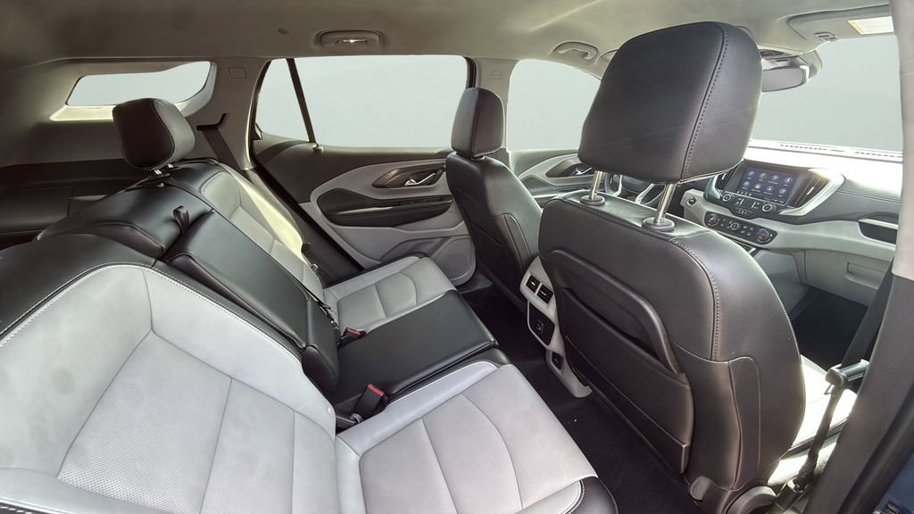 Used 2024 GMC Terrain SLT image 17