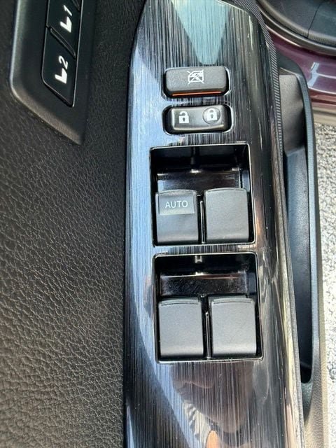 Used 2017 Toyota RAV4 Limited AWD/4WD image 16