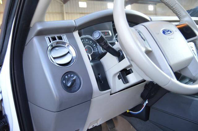 Used 2010 Ford Expedition XLT AWD/4WD image 28
