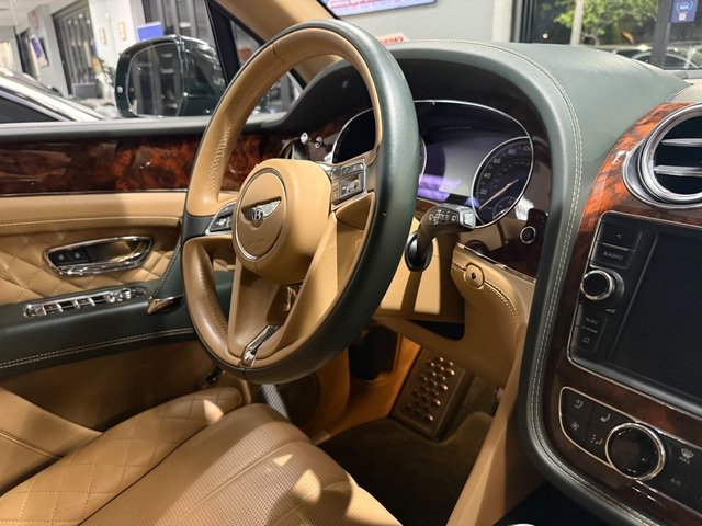 Used 2017 Bentley Bentayga AWD/4WD image 29
