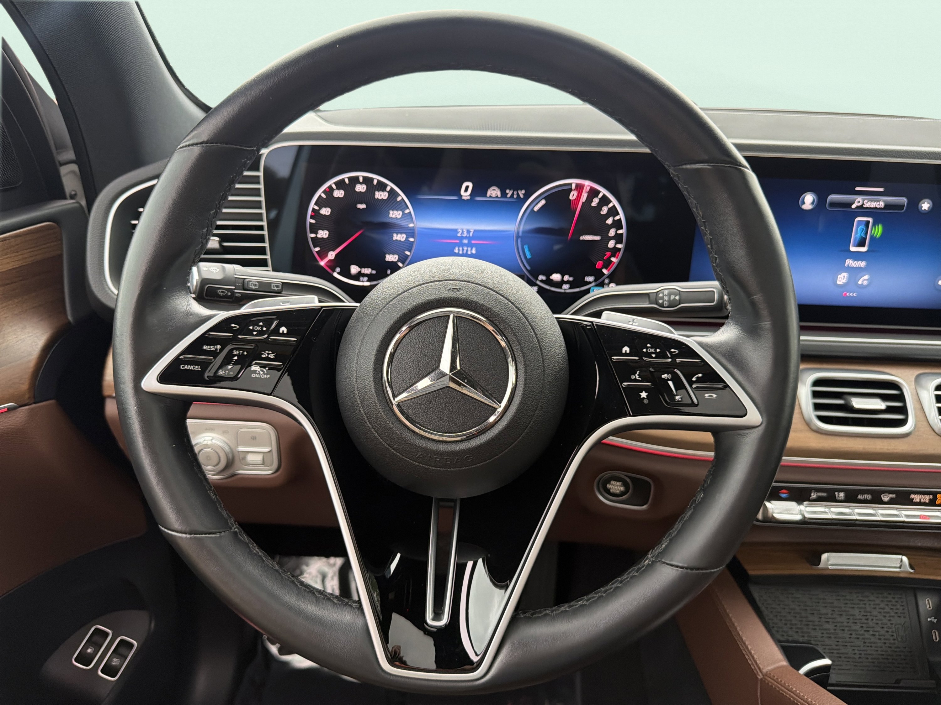 Used 2024 Mercedes-Benz GLE 450e 4MATIC image 3