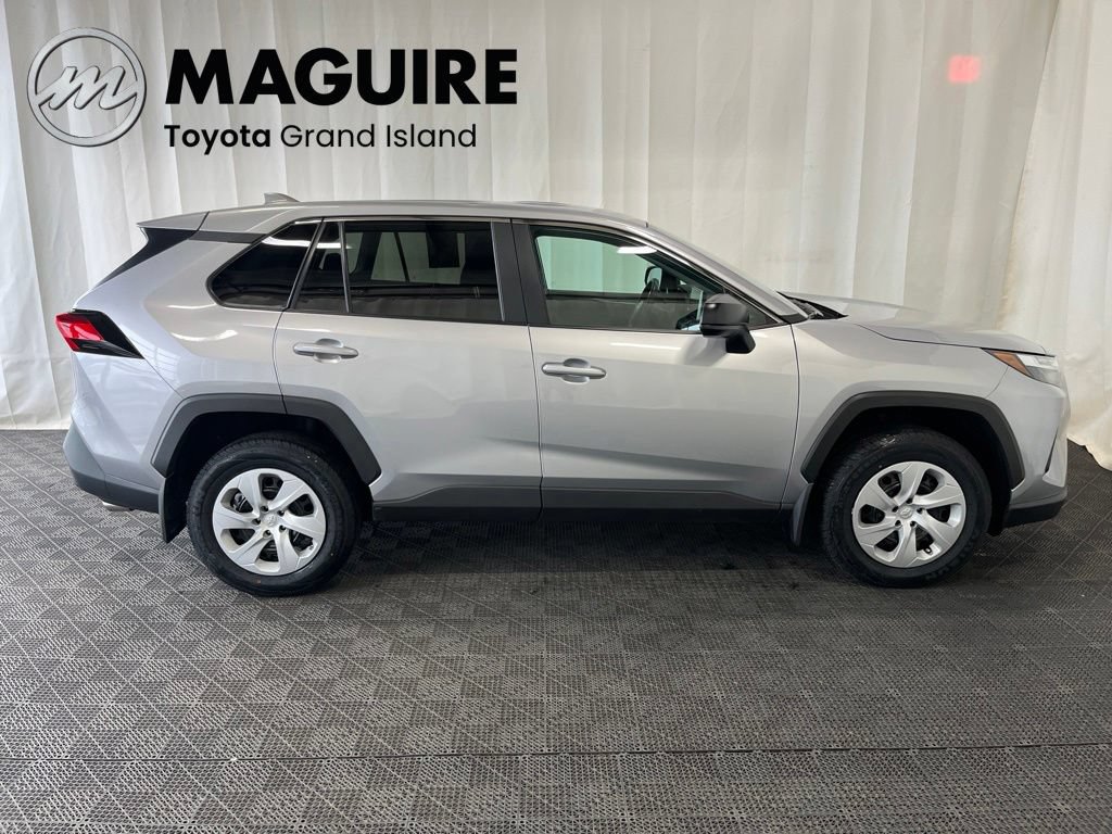 Used 2024 Toyota RAV4 LE AWD/4WD image 2