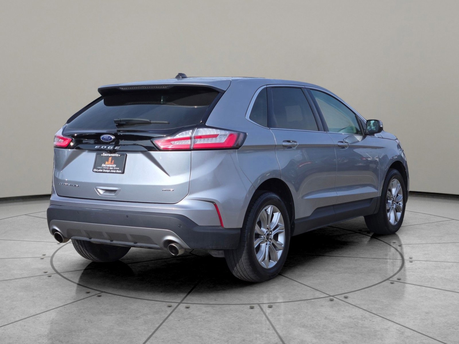 Used 2024 Ford Edge Titanium image 4