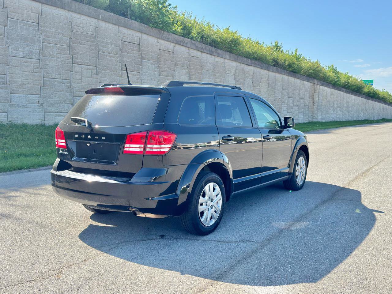 Used 2019 Dodge Journey SE image 3
