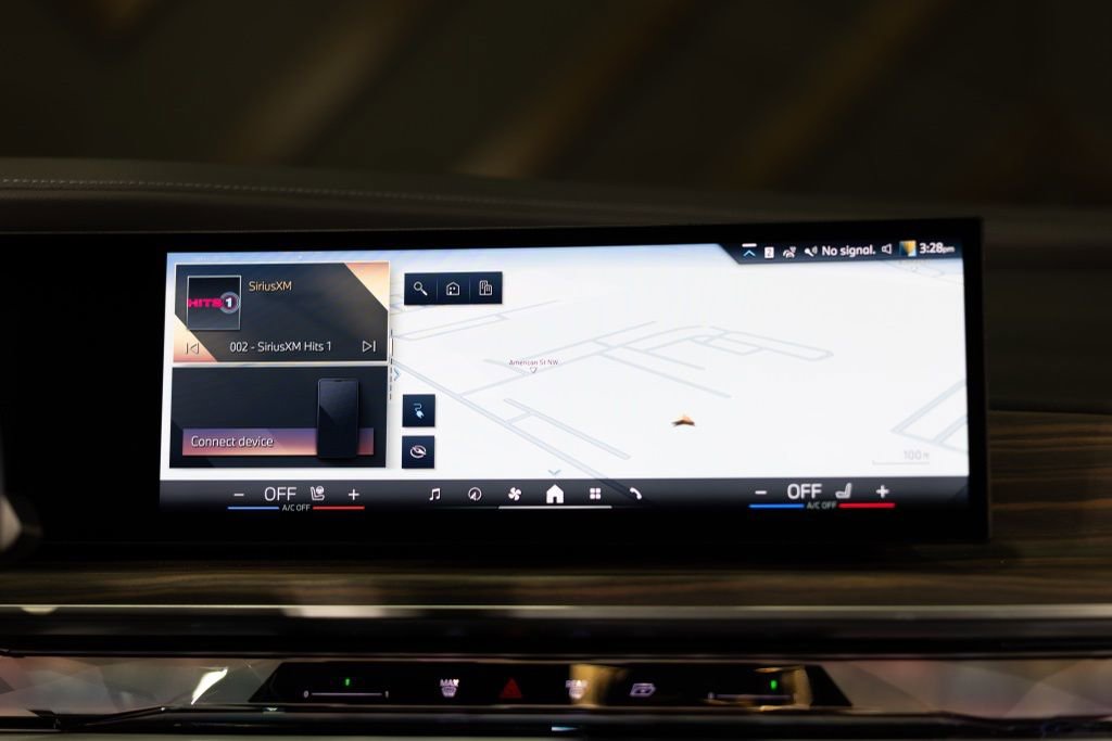 Used 2025 BMW i7 xDrive60 AWD/4WD image 51