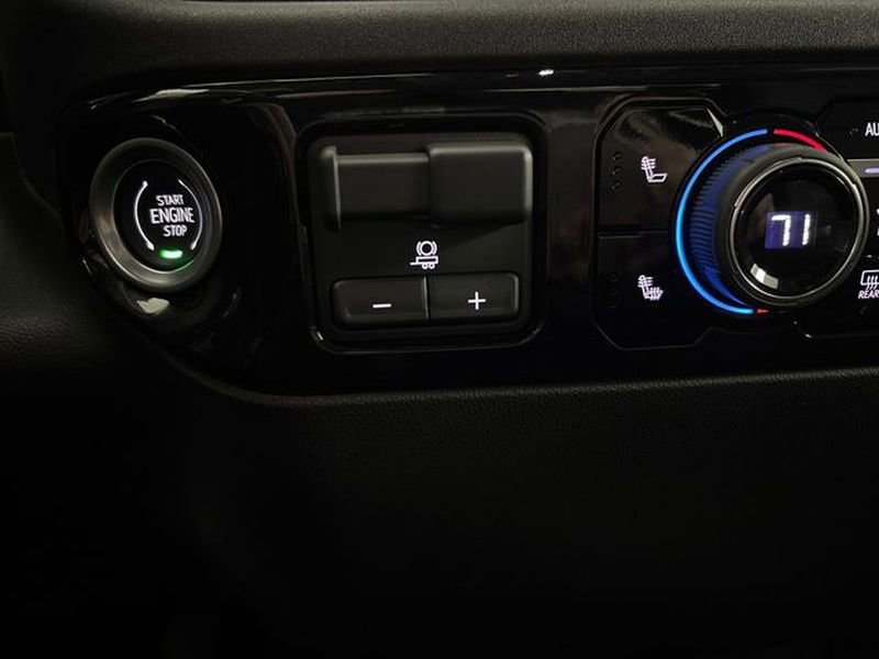 Used 2025 Chevrolet Silverado 1500 LT image 58