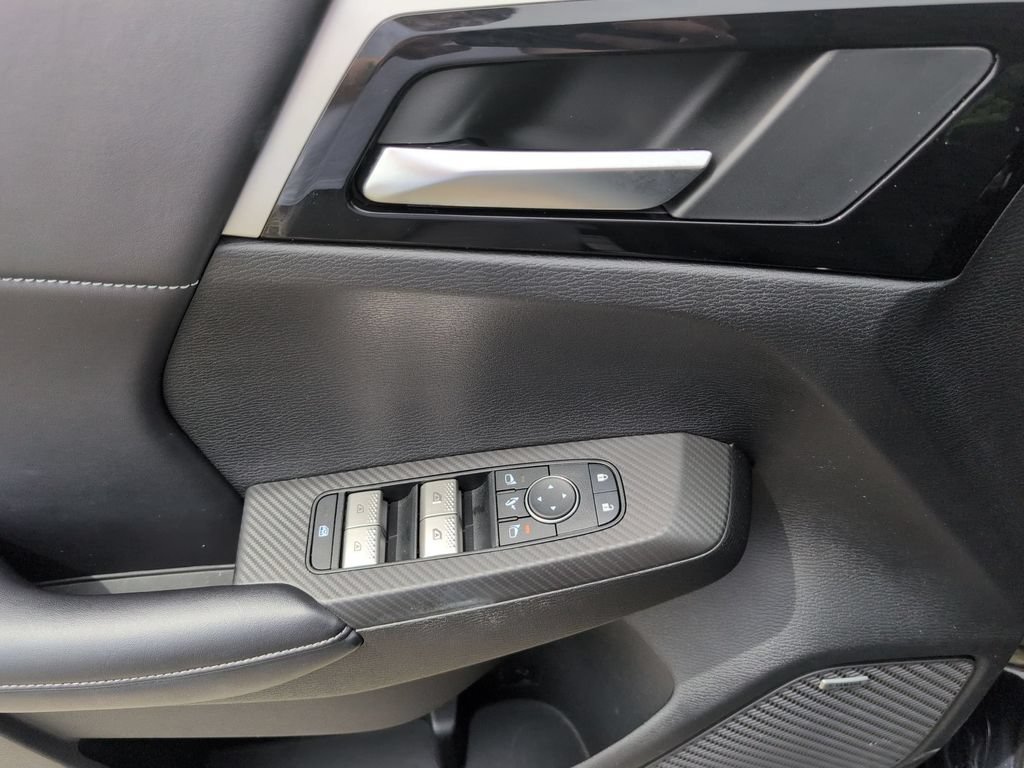 Used 2025 Mitsubishi Outlander SE FWD image 13