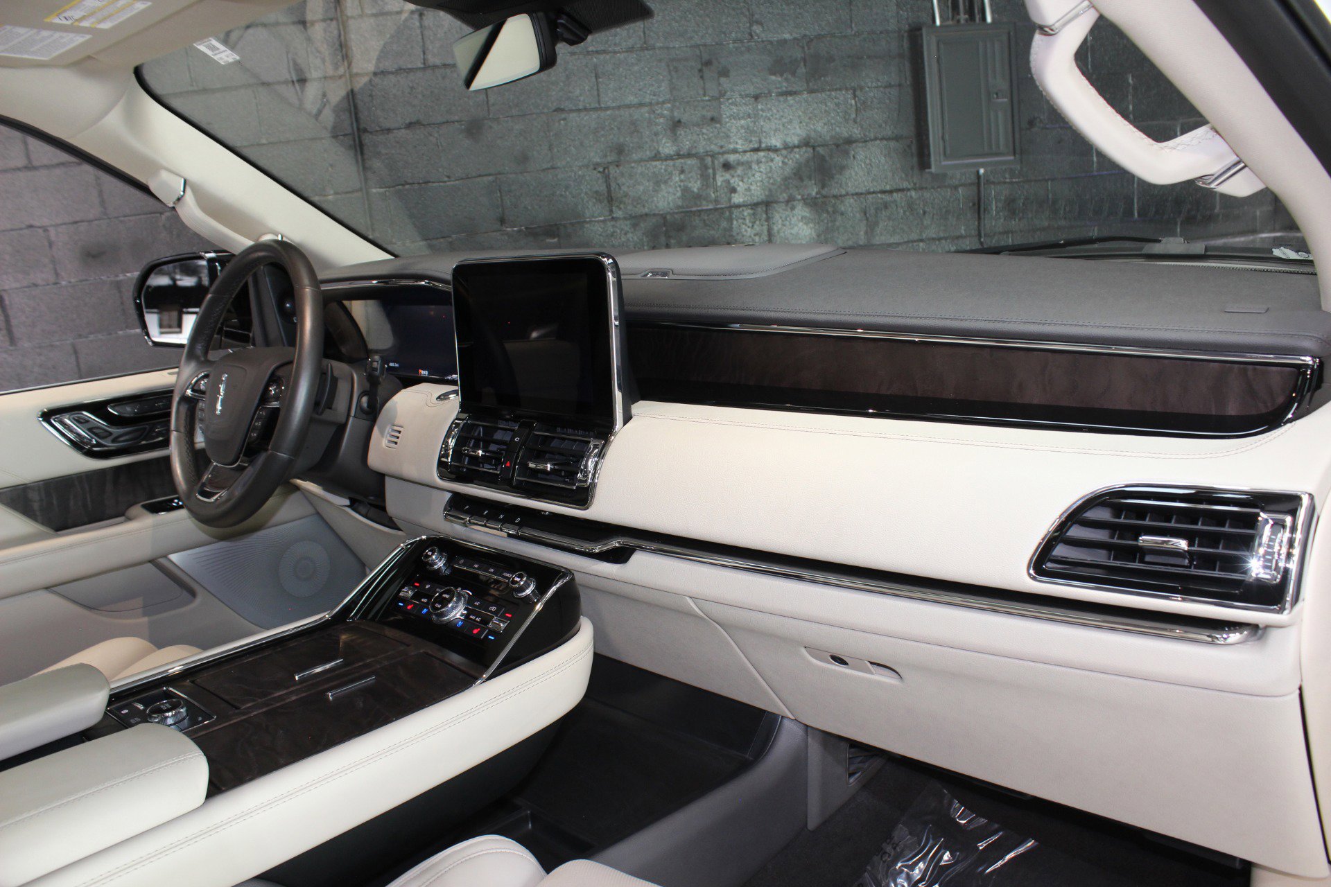 Used 2021 Lincoln Navigator Reserve w/ Luxury Package image 53