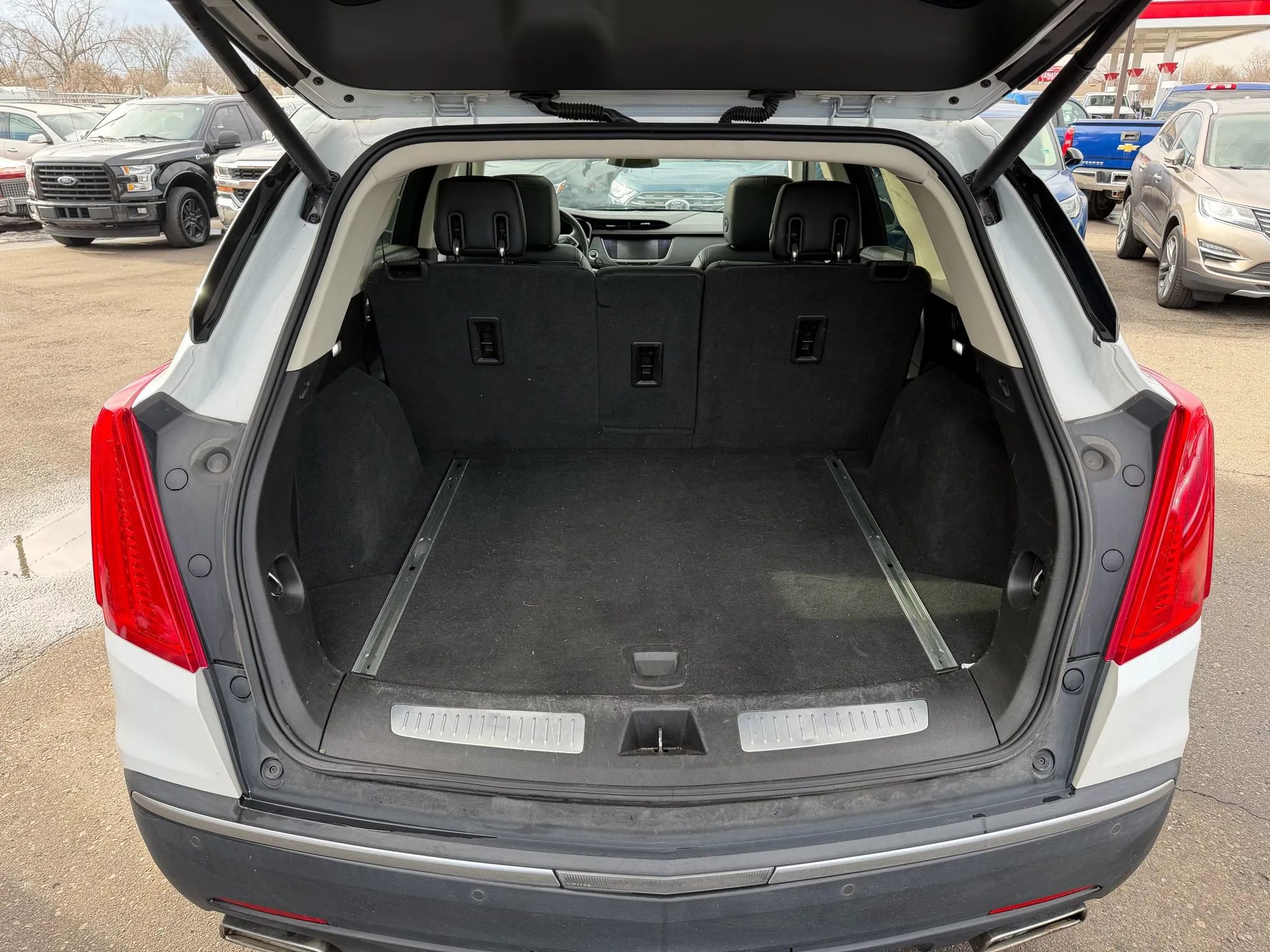 Used 2017 Cadillac XT5 Luxury w/ Driver Awareness Package image 16