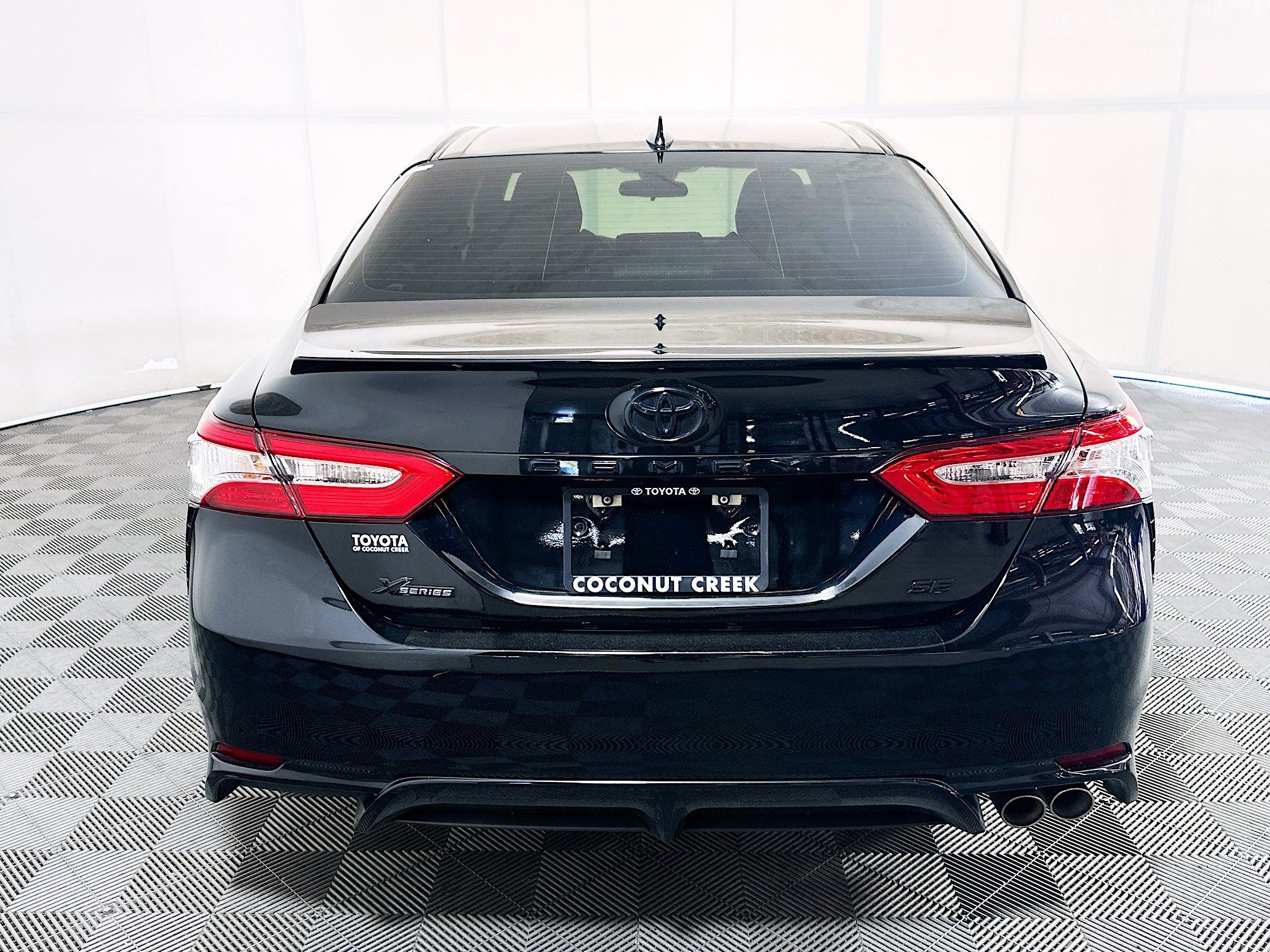 Used 2020 Toyota Camry SE FWD image 4