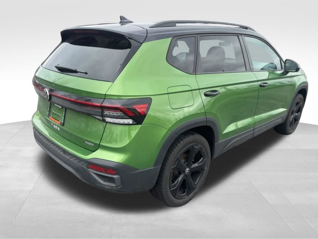 Used 2025 Volkswagen Taos SE image 6