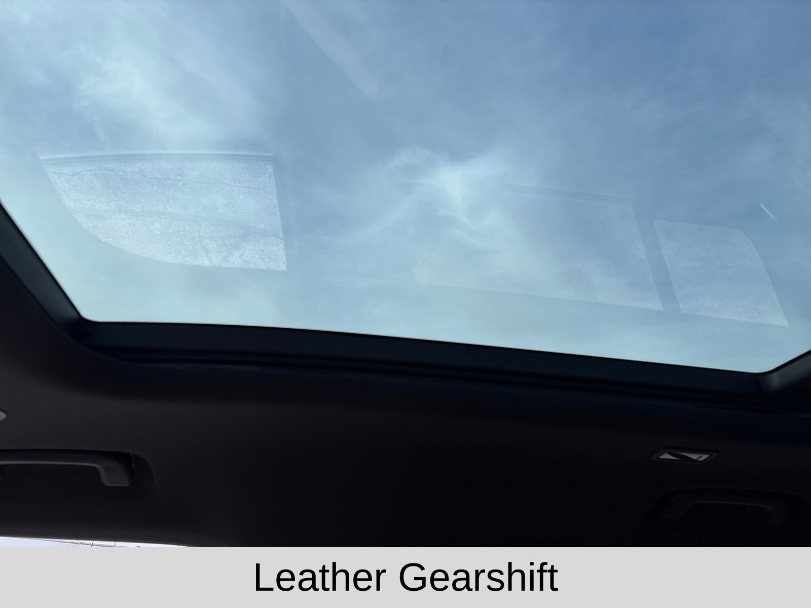 Used 2025 Land Rover Defender 130 X-Dynamic SE image 21