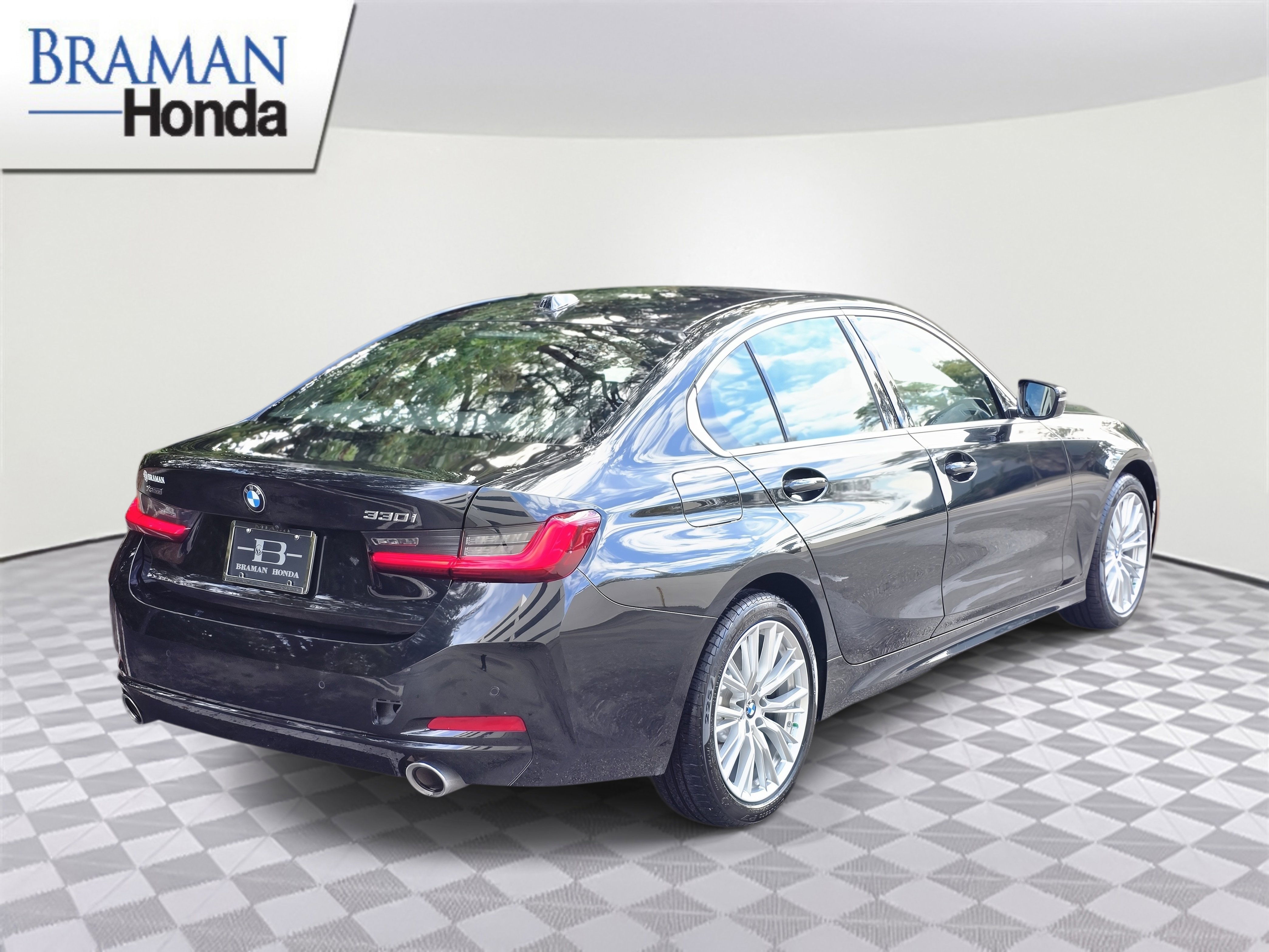 Used 2024 BMW 330i xDrive Sedan image 3