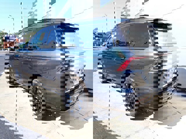 New 2025 Lincoln Navigator Reserve w/ Jet Appearance Package image 3
