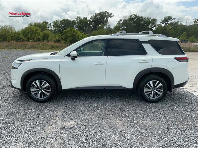 Used 2024 Nissan Pathfinder SL image 2