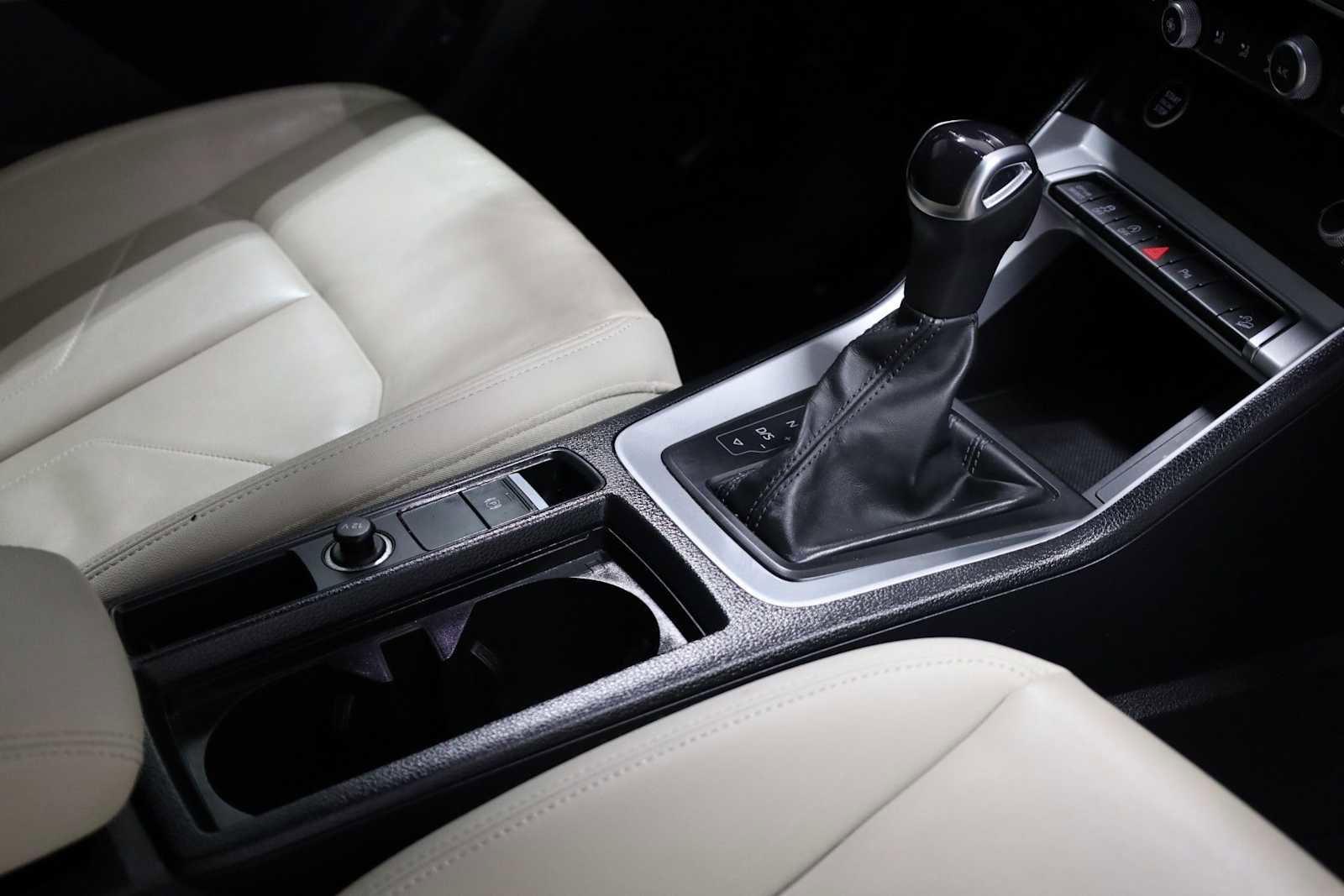 Used 2022 Audi Q3 2.0T Premium w/ Convenience Package image 19