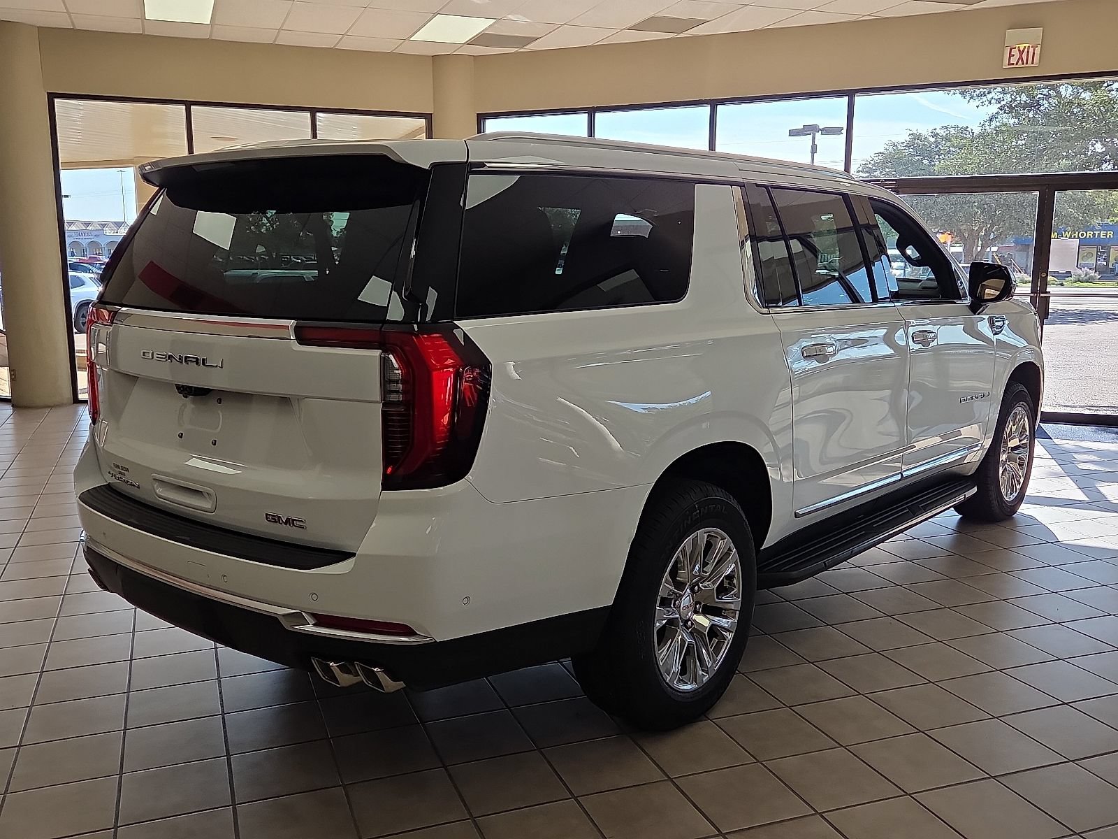 New 2026 GMC Yukon XL Denali w/ Advanced Technology Package AWD/4WD image 4