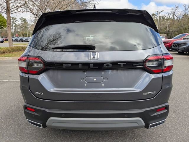 Certified 2025 Honda Pilot Touring image 9