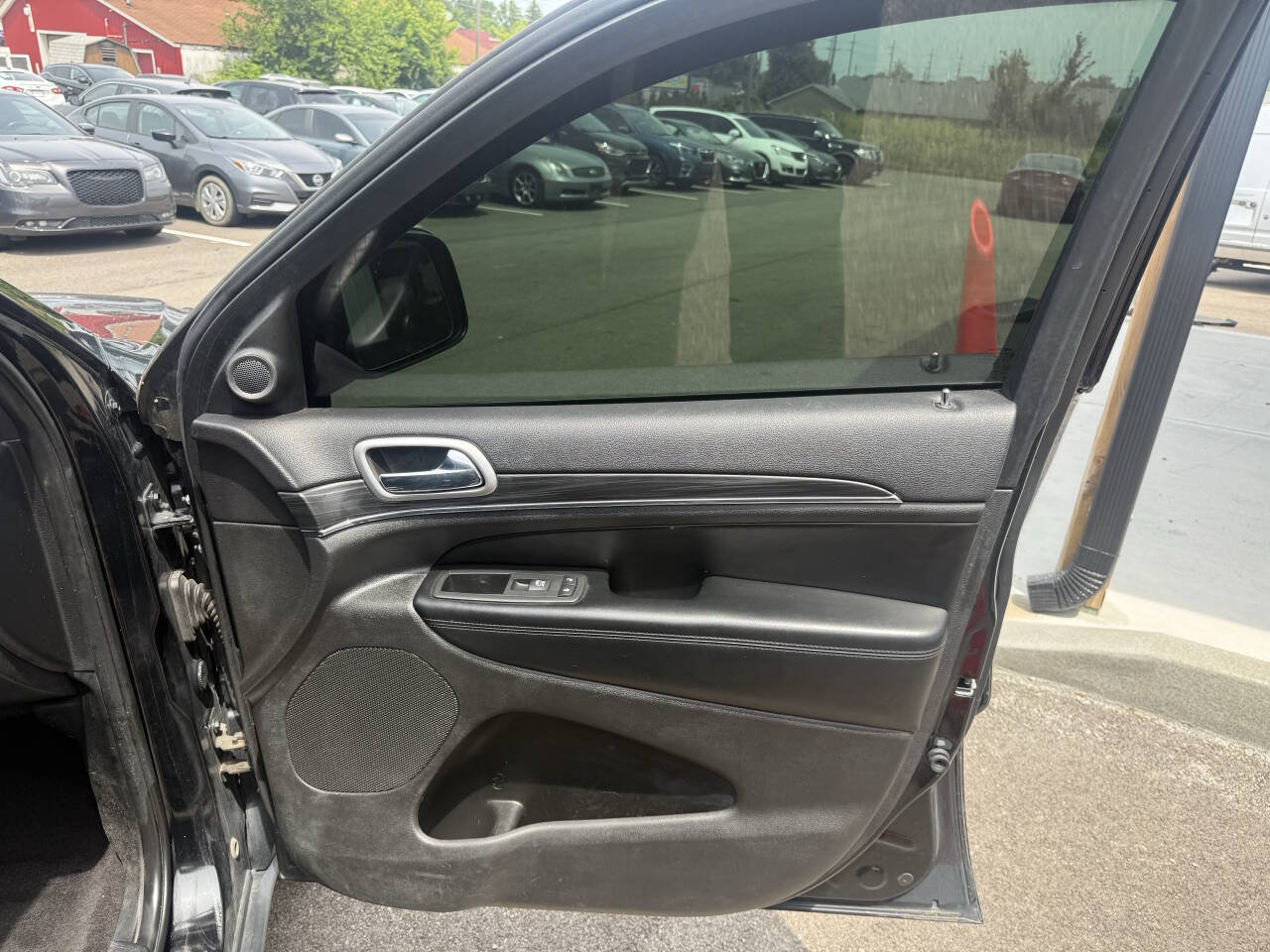 Used 2019 Jeep Grand Cherokee Limited AWD/4WD image 13