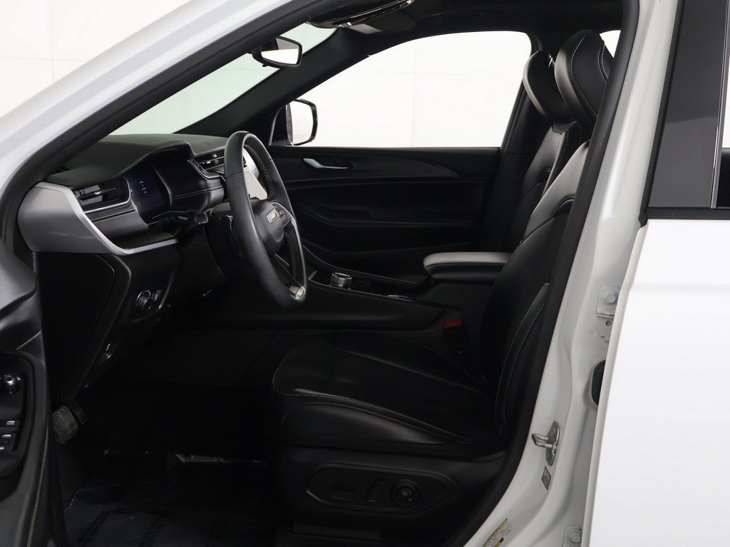 Used 2023 Jeep Grand Cherokee L Laredo AWD/4WD image 27