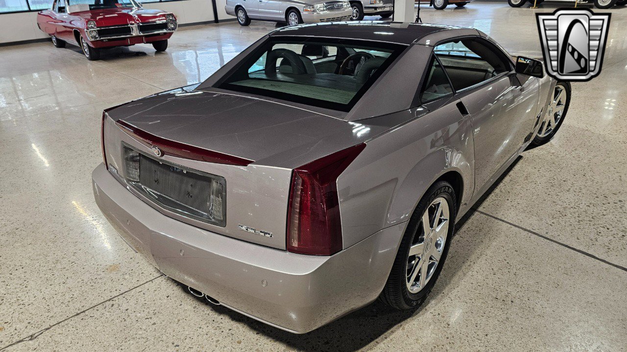 Used 2004 Cadillac XLR image 4