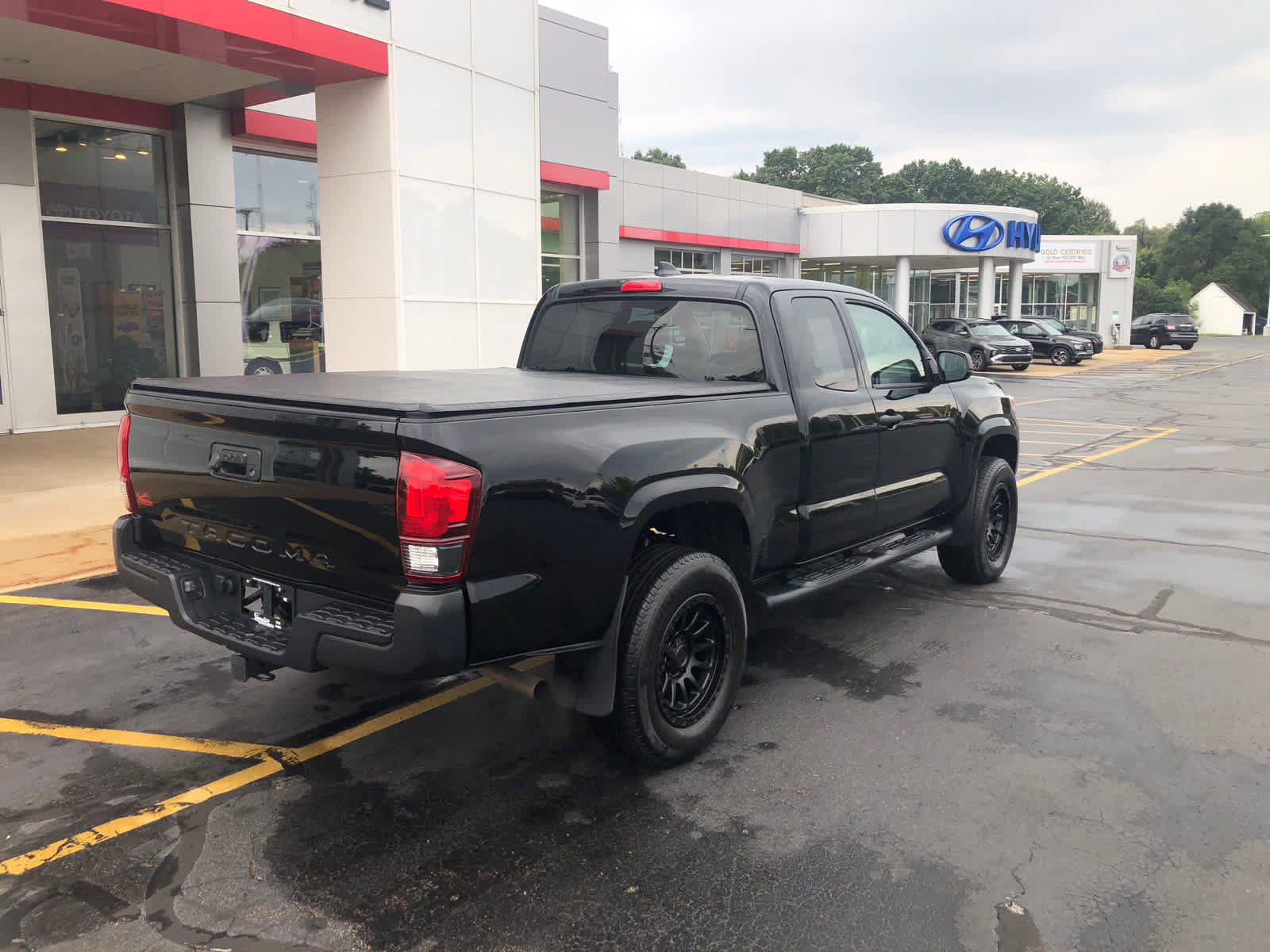 Used 2022 Toyota Tacoma SR RWD image 4