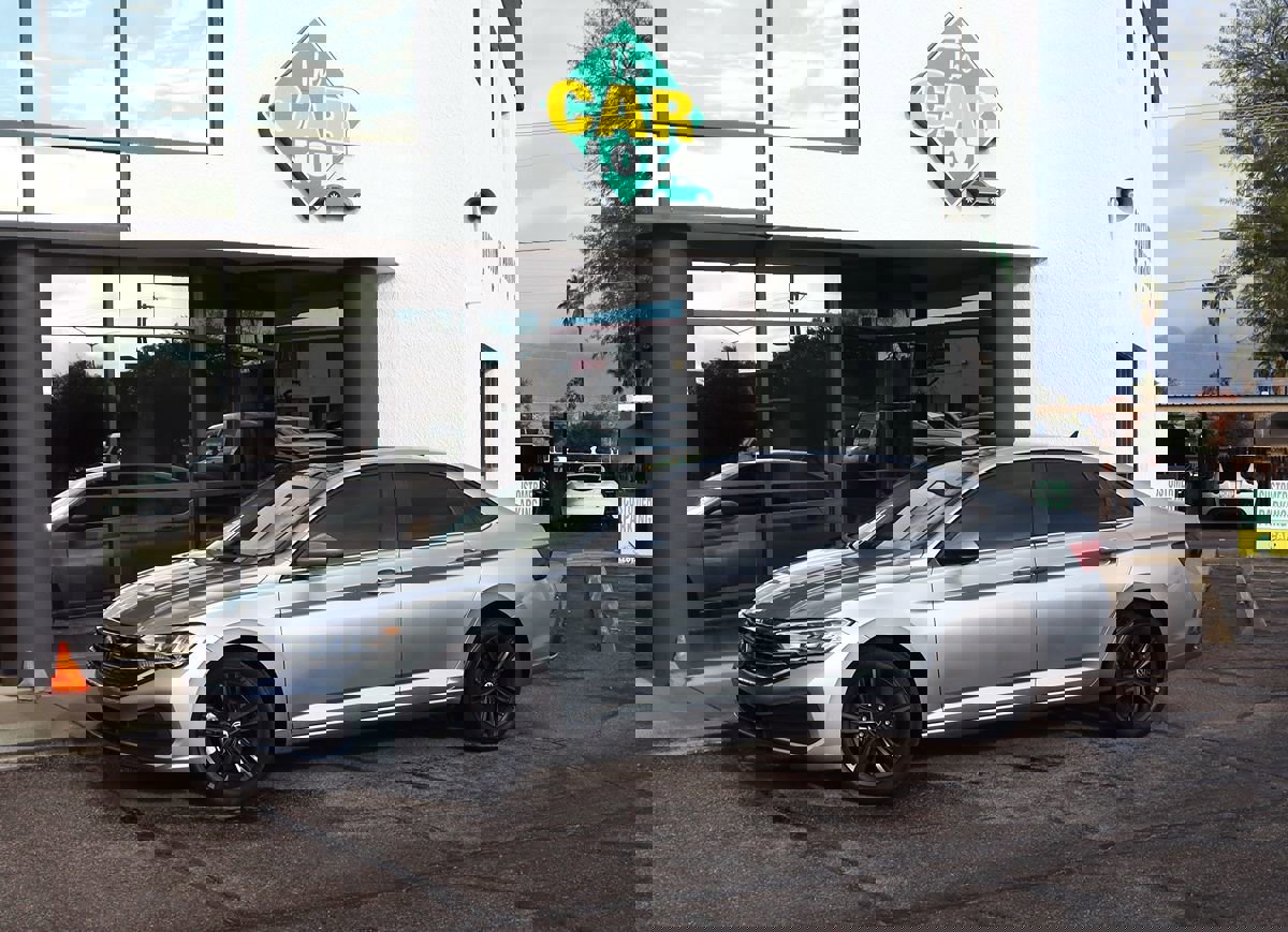 Used 2023 Volkswagen Jetta SE image 4