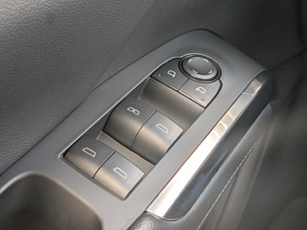 Used 2025 Chevrolet Traverse LT FWD image 26