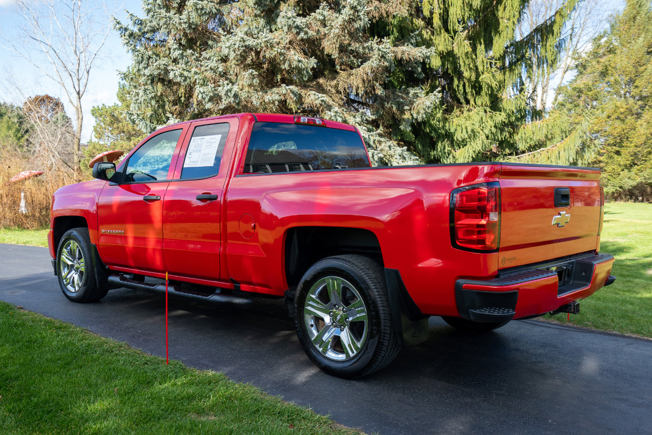 Used 2018 Chevrolet Silverado 1500 Custom image 3