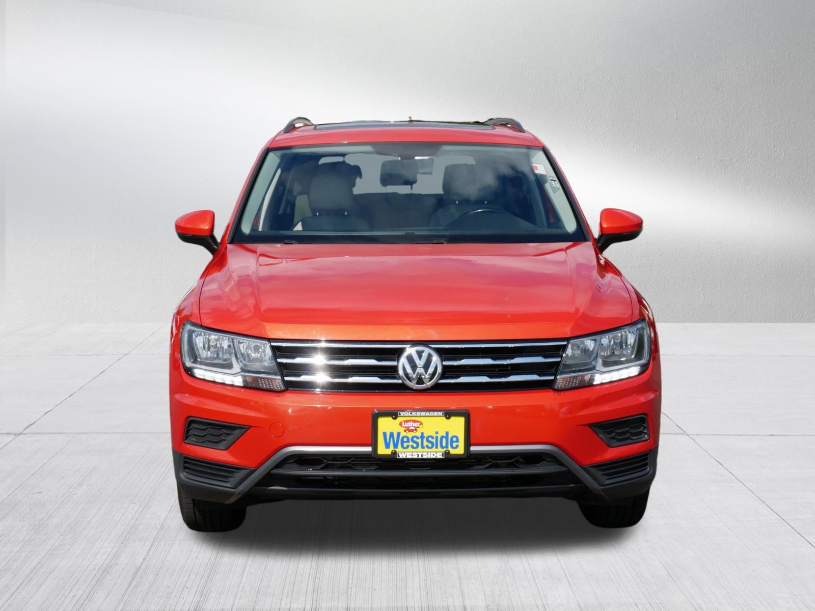 Used 2019 Volkswagen Tiguan SE w/ Panoramic Sunroof Package AWD/4WD image 2