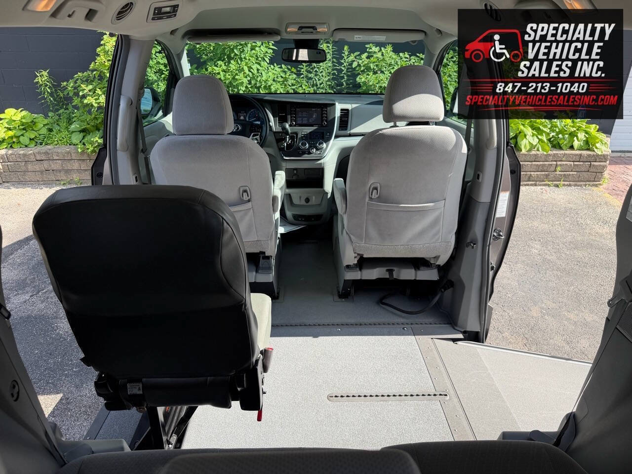 Used 2018 Toyota Sienna LE FWD image 22