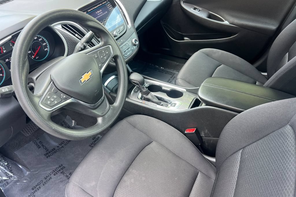 Used 2025 Chevrolet Malibu LT FWD image 3