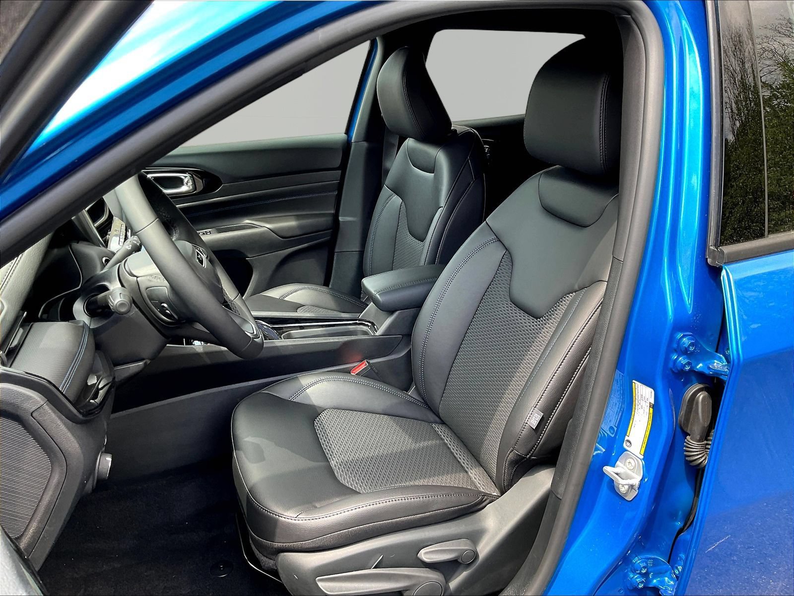 New 2026 Jeep Compass Latitude AWD/4WD image 17