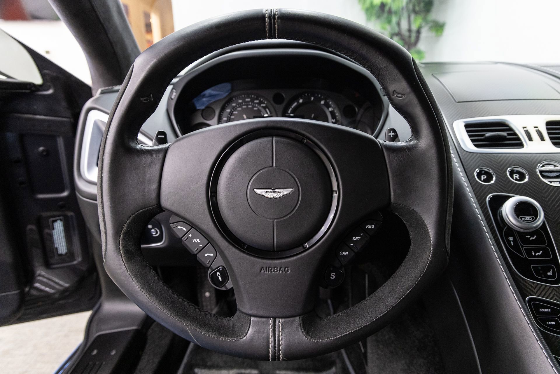 Used 2015 Aston Martin Vanquish Coupe RWD image 16