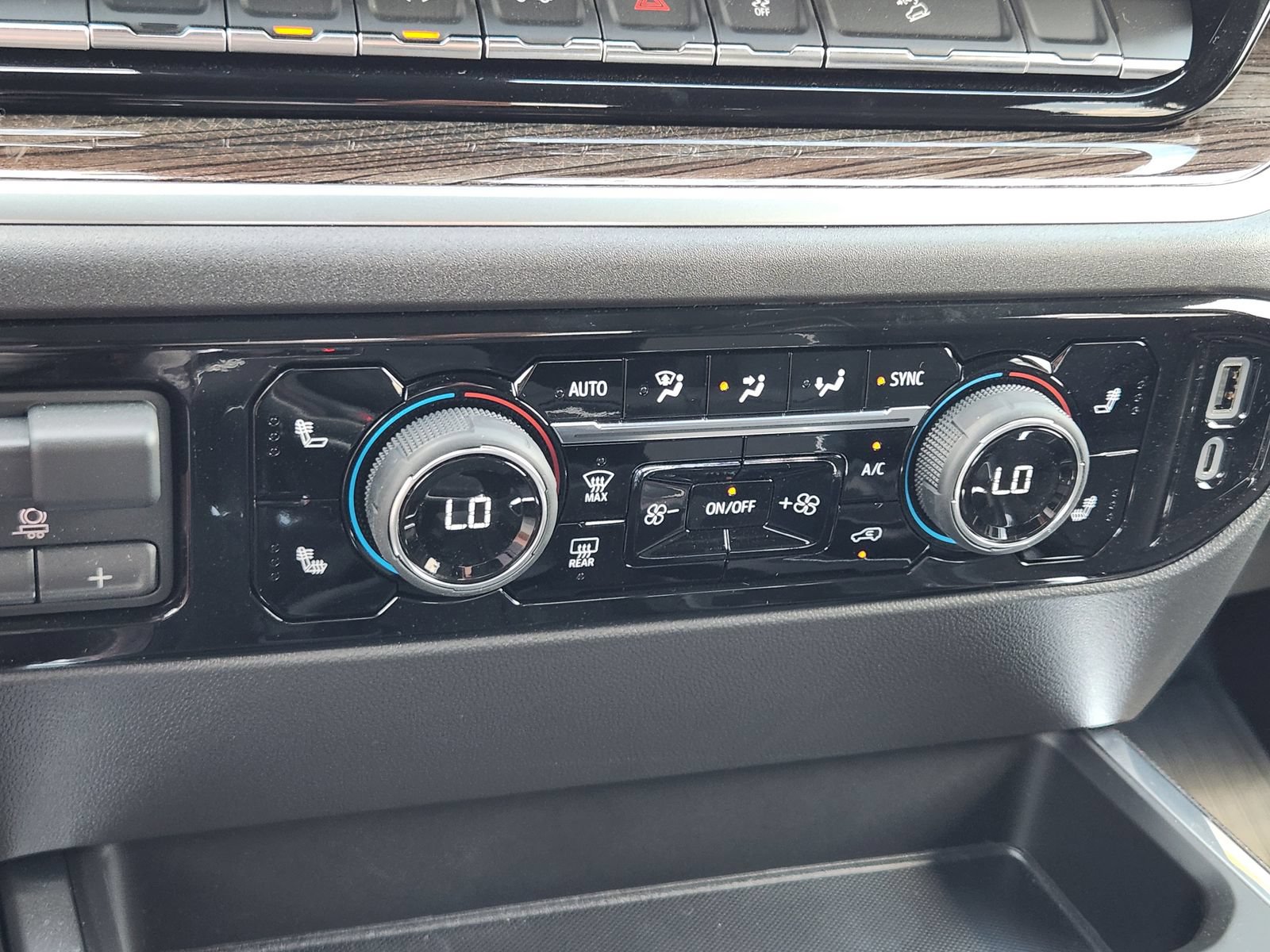 New 2026 Chevrolet Silverado 1500 LT Trail Boss w/ LT Trail Boss Premium Package AWD/4WD image 18