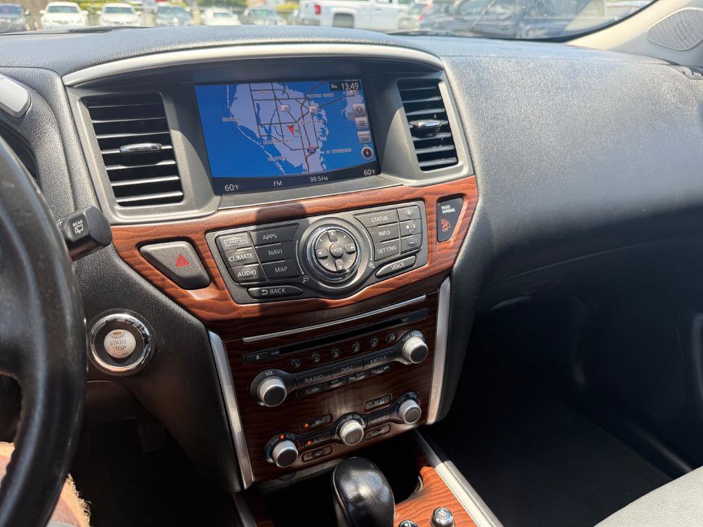 Used 2017 Nissan Pathfinder Platinum w/ Cargo Package image 29