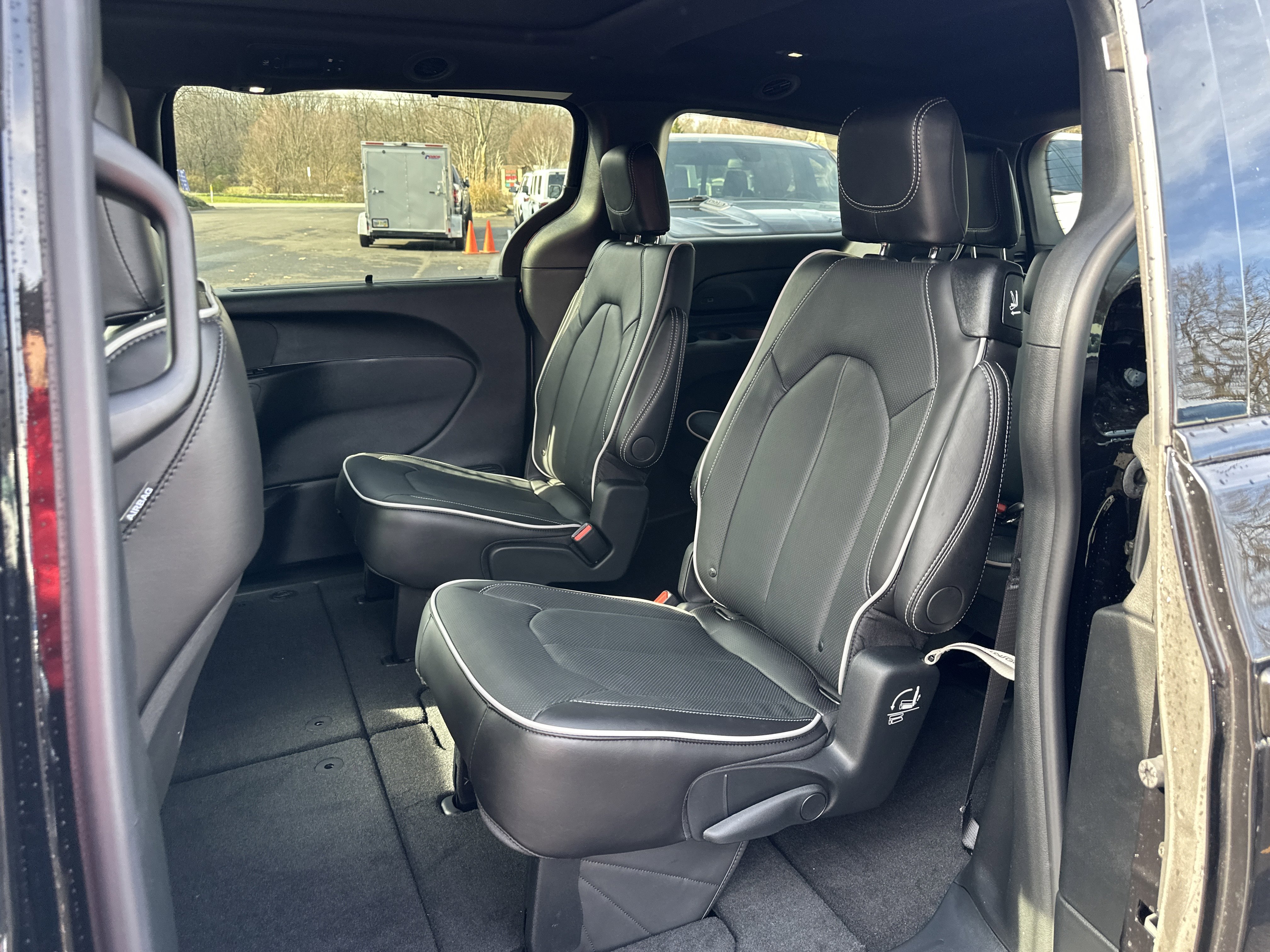 New 2026 Chrysler Pacifica Limited w/ S Appearance Package image 30