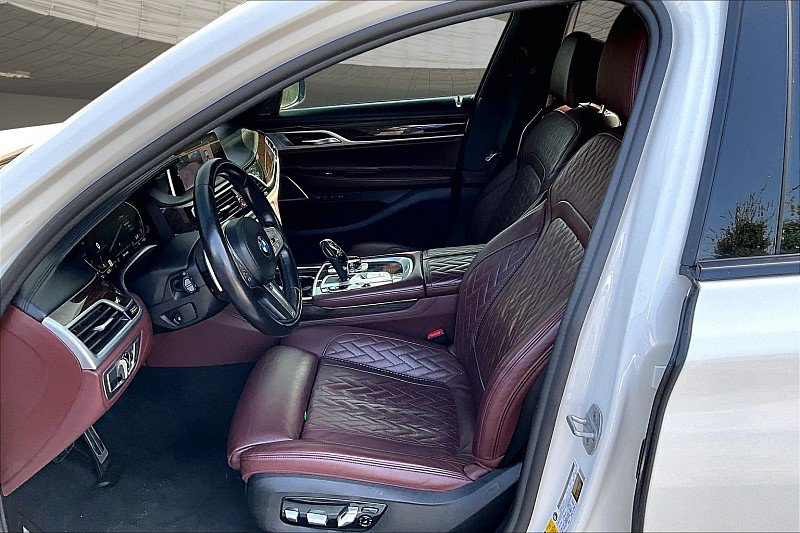 Used 2021 BMW 750i xDrive w/ Executive Package AWD/4WD image 21