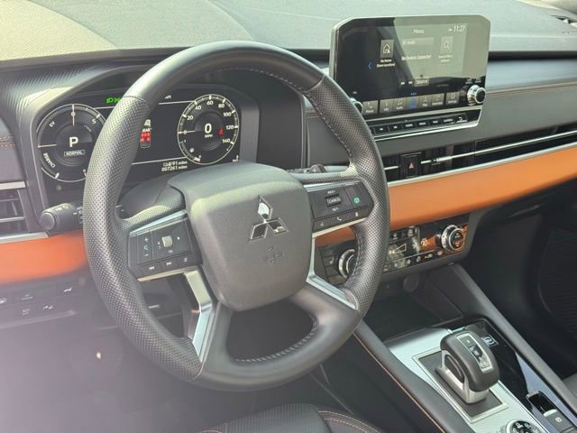 Used 2025 Mitsubishi Outlander 4WD Plug-In Hybrid image 18